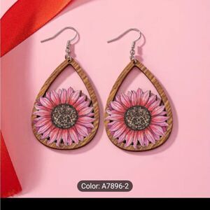 Earrings sunflower wooden dangle new e40